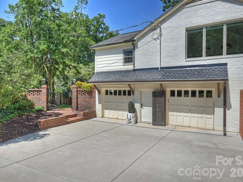 2644 Portland Avenue, Charlotte, NC 28207.  MLS# CAR4414749, YatesRealty ID 46443. 