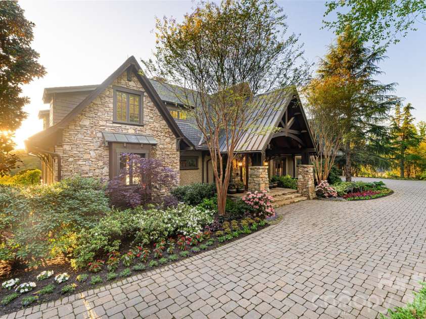 66 Deerhaven Lane, Asheville, NC 28803.  MLS# CAR4357942, YatesRealty ID 4645. 