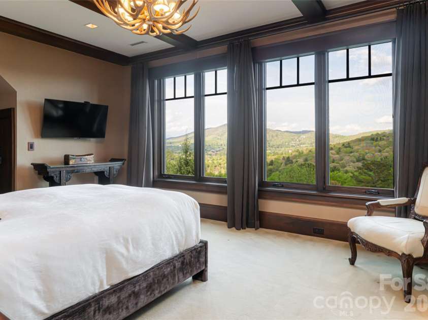 66 Deerhaven Lane, Asheville, NC 28803.  MLS# CAR4357942, YatesRealty ID 4645. 