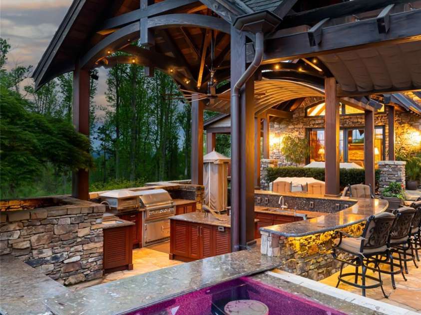 66 Deerhaven Lane, Asheville, NC 28803.  MLS# CAR4357942, YatesRealty ID 4645. 