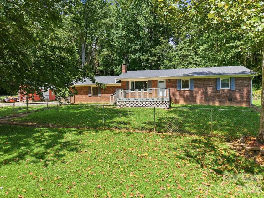339 Indian Hills Loop, Waynesville, NC 28786.  MLS# CAR4417472, YatesRealty ID 46453. 339 Indian Hills Loop