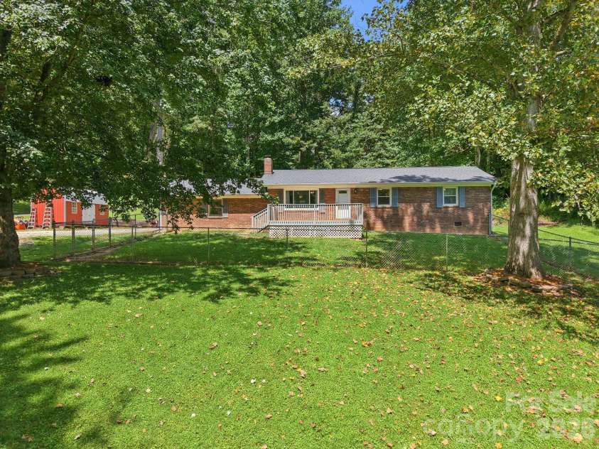 339 Indian Hills Loop, Waynesville, NC 28786.  MLS# CAR4417472, YatesRealty ID 46453. Shade