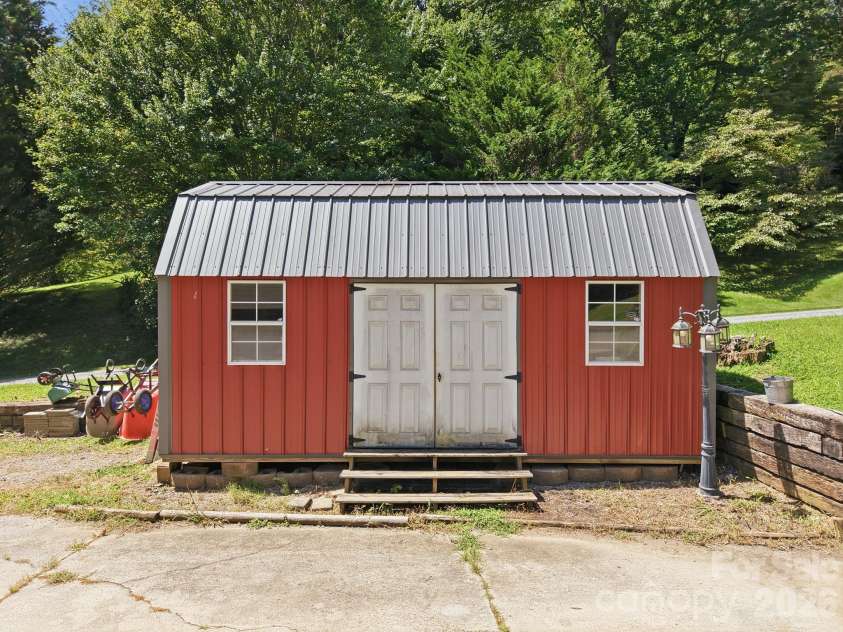 339 Indian Hills Loop, Waynesville, NC 28786.  MLS# CAR4417472, YatesRealty ID 46453. Workshop
