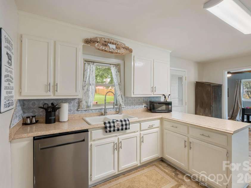 815 Katherine Avenue, Kings Mountain, NC 28086.  MLS# CAR4417510, YatesRealty ID 46456. 