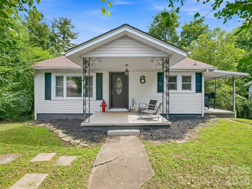 6 Bradford Circle, Candler, NC 28715.  MLS# CAR4413889, YatesRealty ID 46457. 