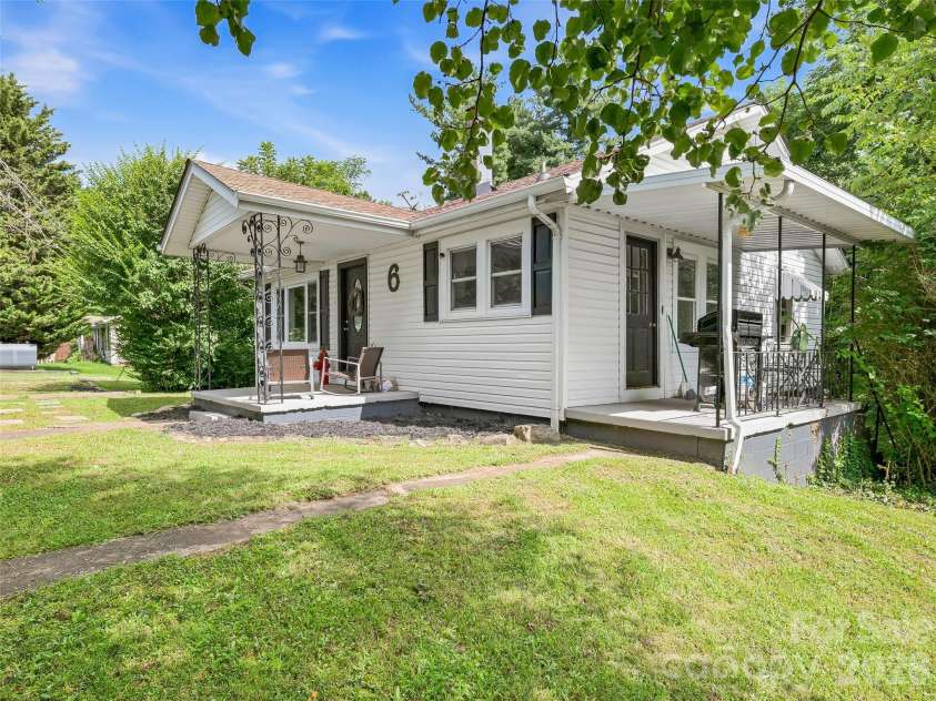 6 Bradford Circle, Candler, NC 28715.  MLS# CAR4413889, YatesRealty ID 46457. 