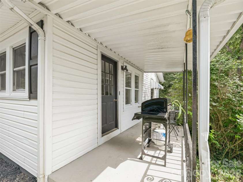 6 Bradford Circle, Candler, NC 28715.  MLS# CAR4413889, YatesRealty ID 46457. 