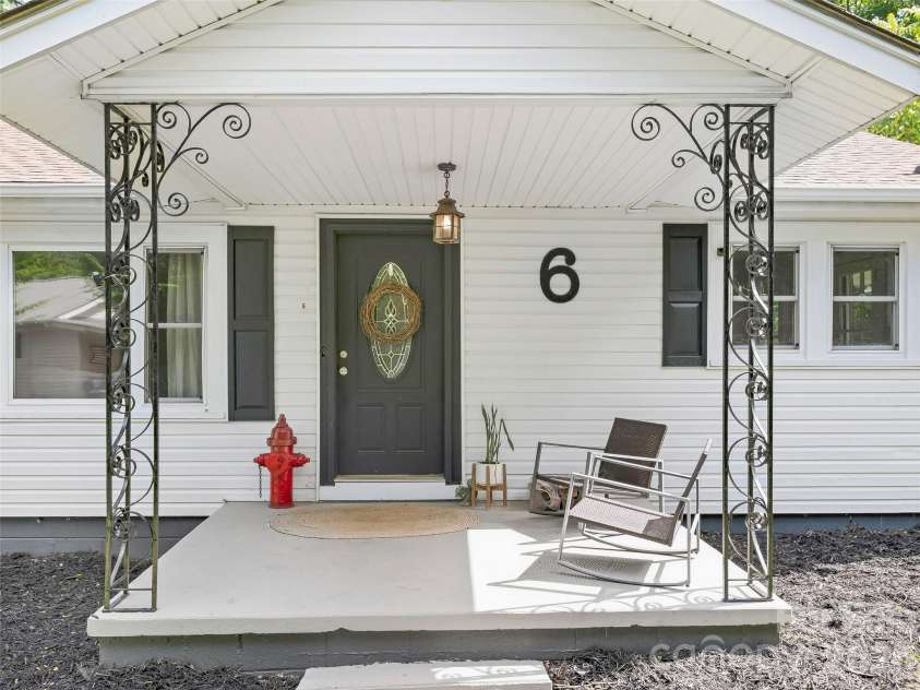 6 Bradford Circle, Candler, NC 28715.  MLS# CAR4413889, YatesRealty ID 46457. 