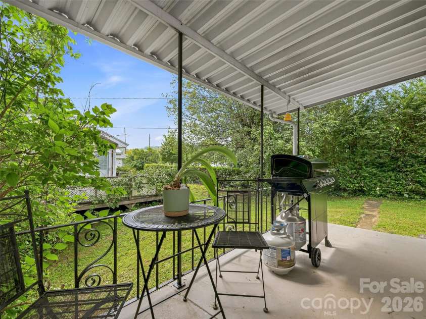 6 Bradford Circle, Candler, NC 28715.  MLS# CAR4413889, YatesRealty ID 46457. 