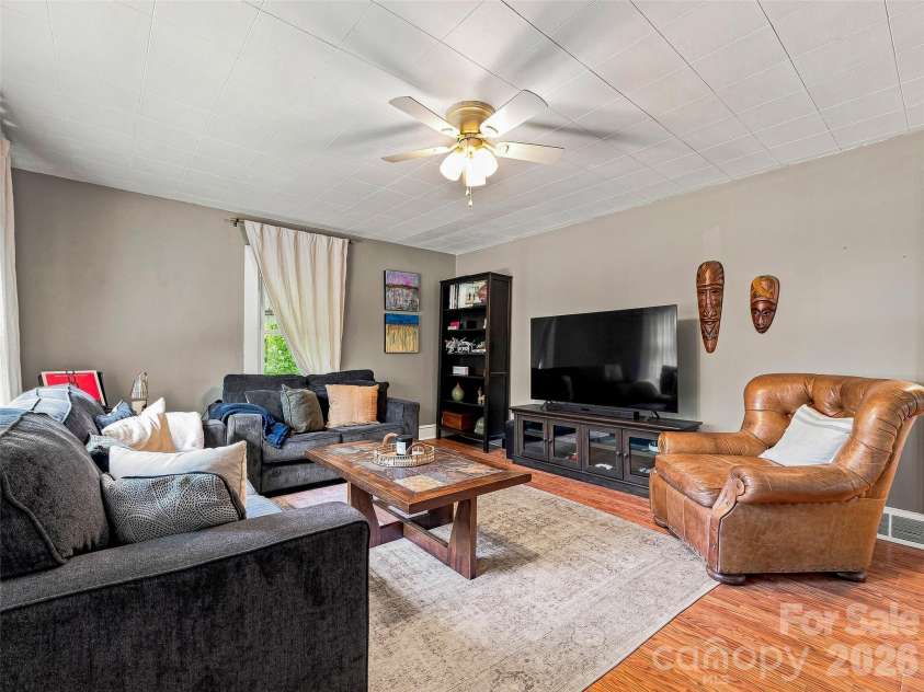 6 Bradford Circle, Candler, NC 28715.  MLS# CAR4413889, YatesRealty ID 46457. 