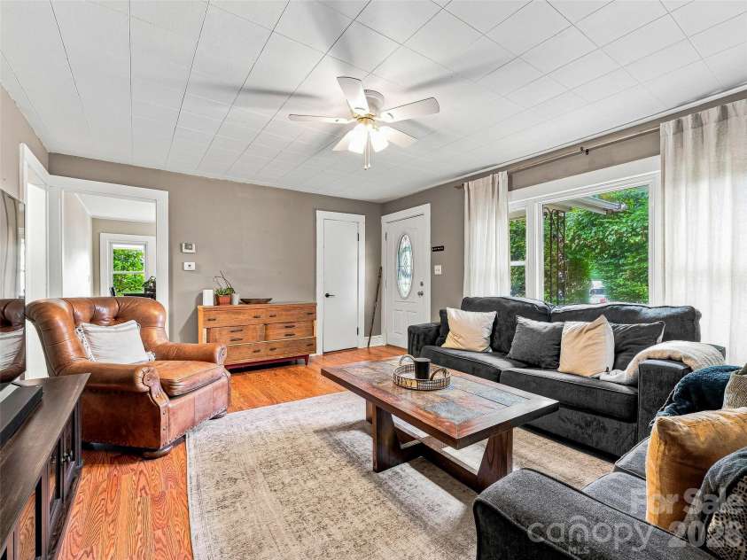 6 Bradford Circle, Candler, NC 28715.  MLS# CAR4413889, YatesRealty ID 46457. 