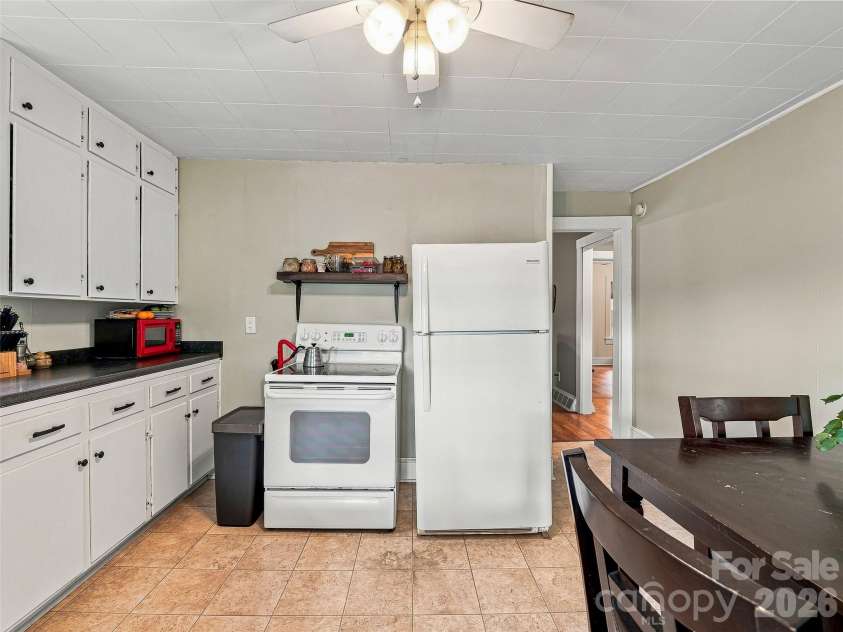 6 Bradford Circle, Candler, NC 28715.  MLS# CAR4413889, YatesRealty ID 46457. 
