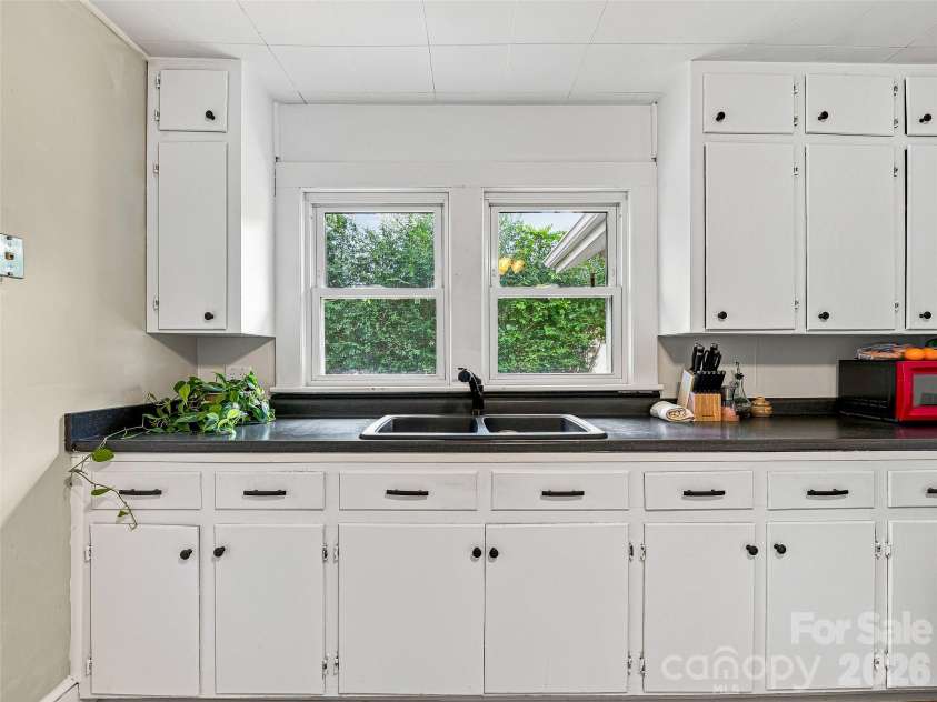 6 Bradford Circle, Candler, NC 28715.  MLS# CAR4413889, YatesRealty ID 46457. 