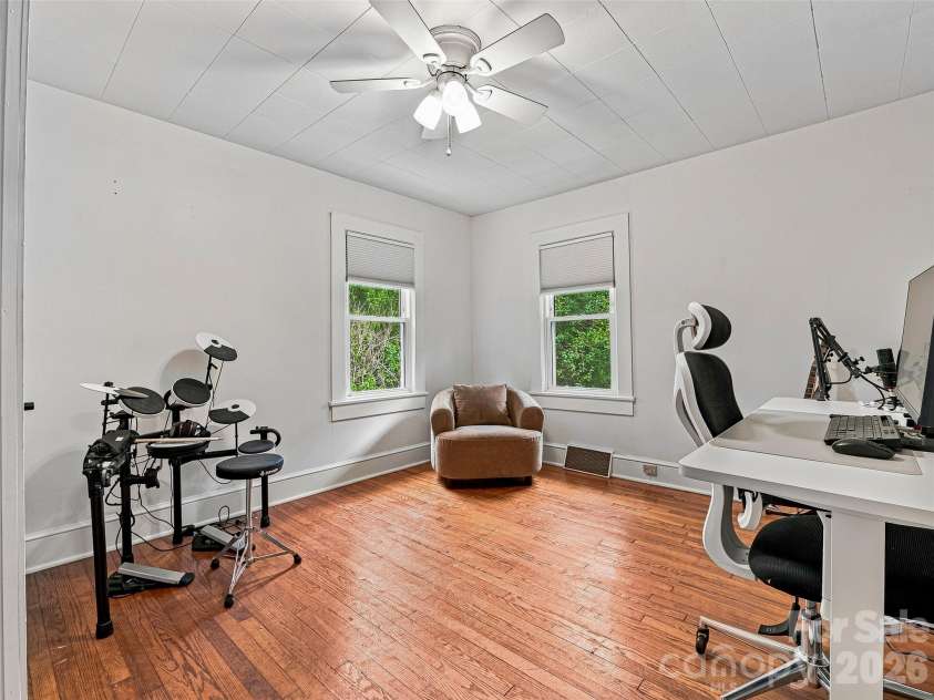 6 Bradford Circle, Candler, NC 28715.  MLS# CAR4413889, YatesRealty ID 46457. 