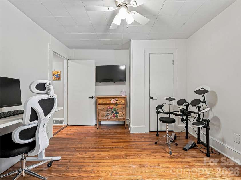 6 Bradford Circle, Candler, NC 28715.  MLS# CAR4413889, YatesRealty ID 46457. 