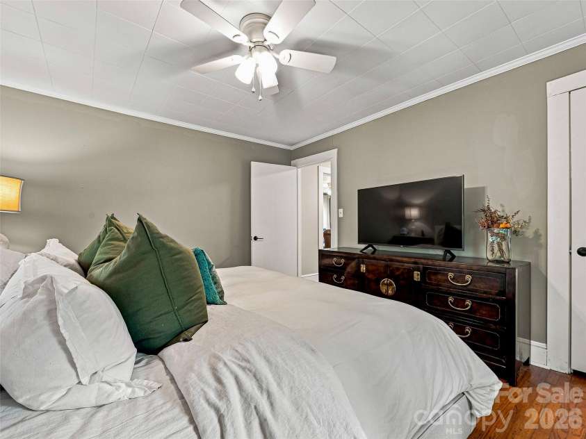 6 Bradford Circle, Candler, NC 28715.  MLS# CAR4413889, YatesRealty ID 46457. 