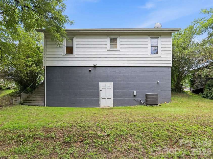 6 Bradford Circle, Candler, NC 28715.  MLS# CAR4413889, YatesRealty ID 46457. 