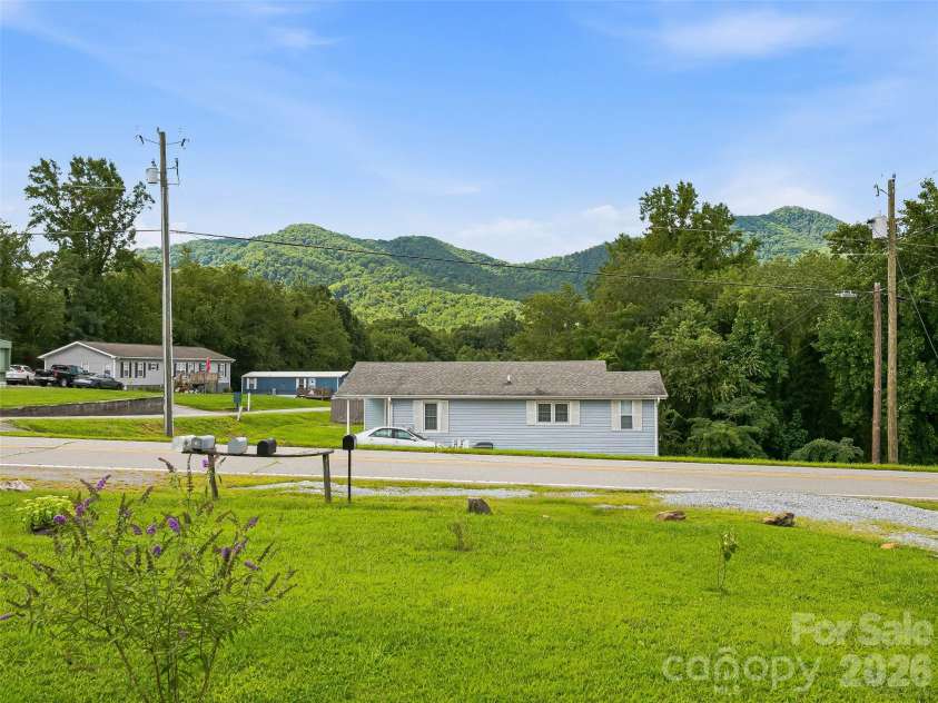 6 Bradford Circle, Candler, NC 28715.  MLS# CAR4413889, YatesRealty ID 46457. 