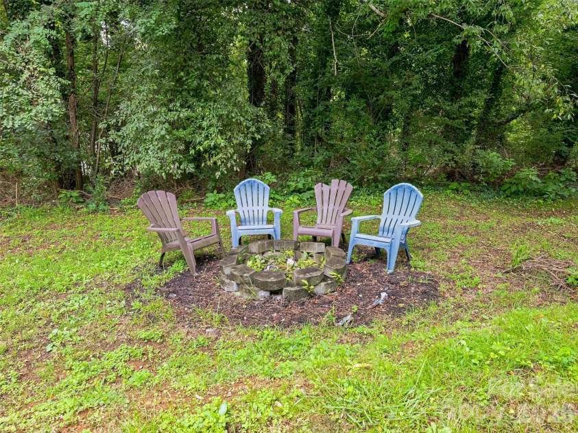 6 Bradford Circle, Candler, NC 28715.  MLS# CAR4413889, YatesRealty ID 46457. 