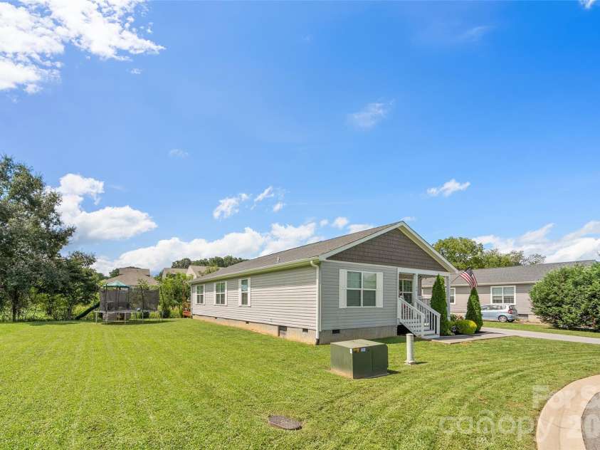 46 Janie Drive, Clyde, NC 28721.  MLS# CAR4417543, YatesRealty ID 46459. 