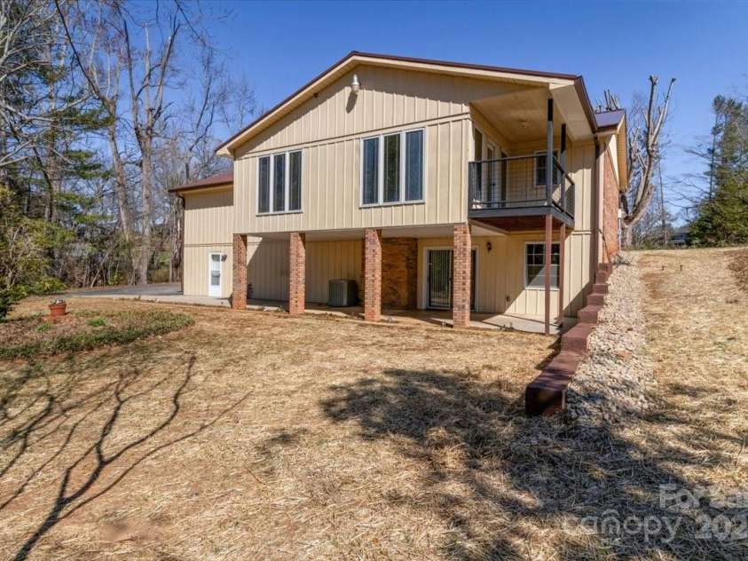 10 W Baird Mountain Road, Asheville, NC 28804.  MLS# CAR4234324, YatesRealty ID 4646. 