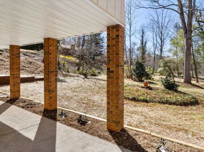 10 W Baird Mountain Road, Asheville, NC 28804.  MLS# CAR4234324, YatesRealty ID 4646. 