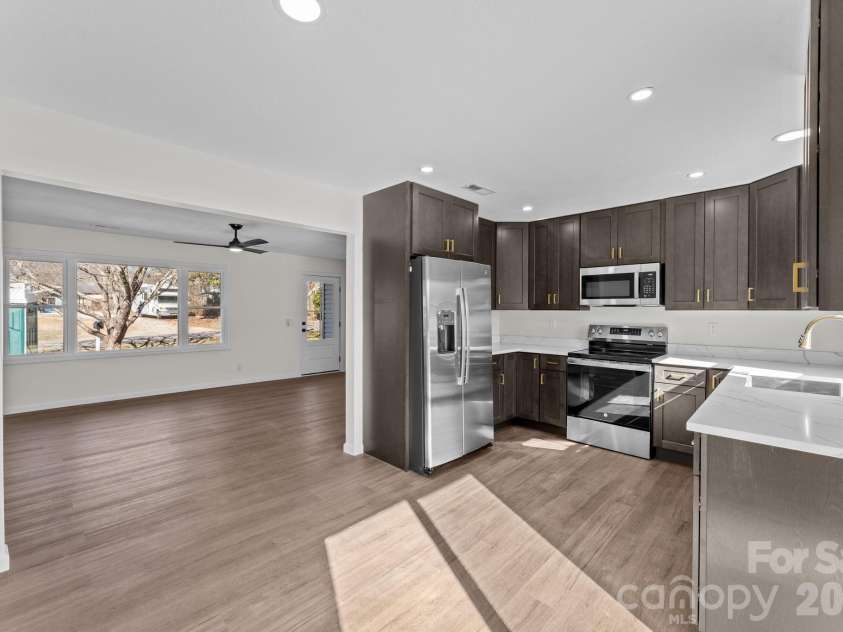 83 Hillside Street, Franklin, NC 28734.  MLS# CAR4340629, YatesRealty ID 4646. 