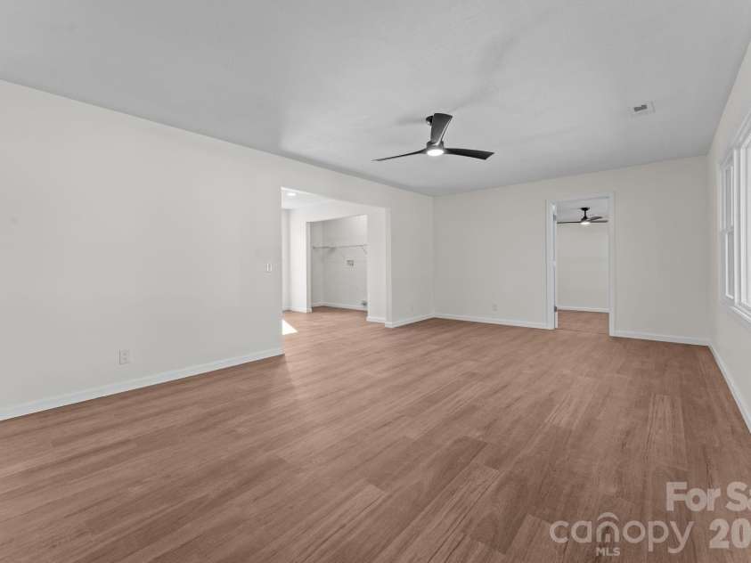 83 Hillside Street, Franklin, NC 28734.  MLS# CAR4340629, YatesRealty ID 4646. 