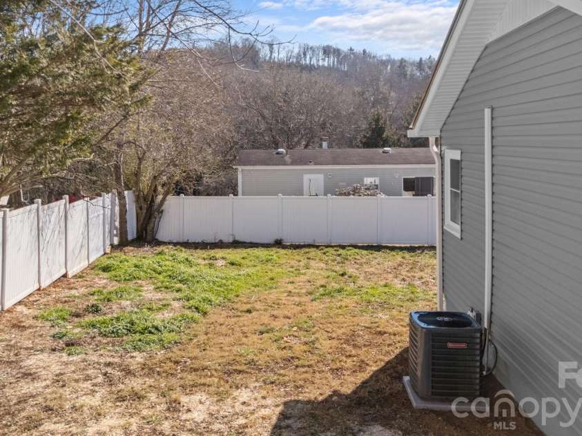 83 Hillside Street, Franklin, NC 28734.  MLS# CAR4340629, YatesRealty ID 4646. 