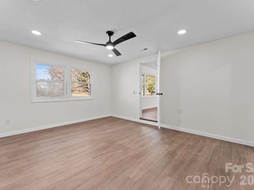 83 Hillside Street, Franklin, NC 28734.  MLS# CAR4340629, YatesRealty ID 4646. 