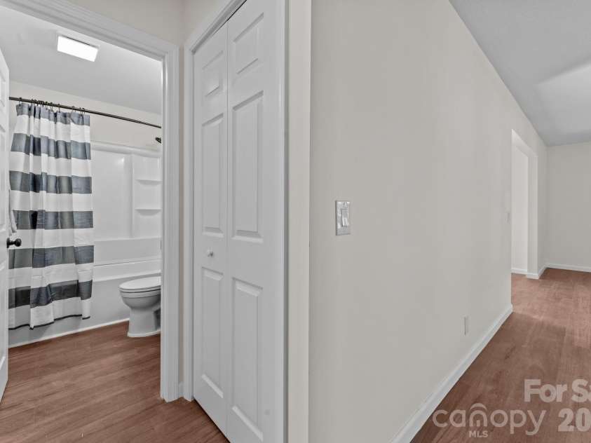 83 Hillside Street, Franklin, NC 28734.  MLS# CAR4340629, YatesRealty ID 4646. Main Bath