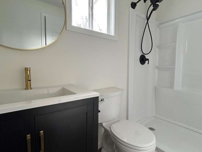 83 Hillside Street, Franklin, NC 28734.  MLS# CAR4340629, YatesRealty ID 4646. Primary Bath