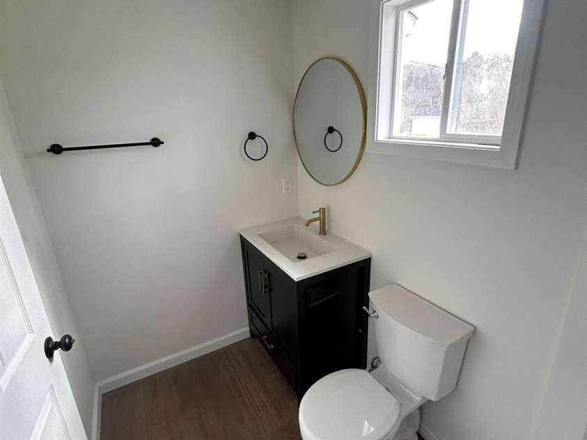 83 Hillside Street, Franklin, NC 28734.  MLS# CAR4340629, YatesRealty ID 4646. Primary Bath