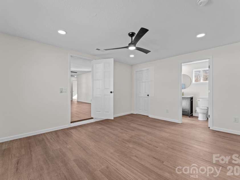 83 Hillside Street, Franklin, NC 28734.  MLS# CAR4340629, YatesRealty ID 4646. Primary Bedroom