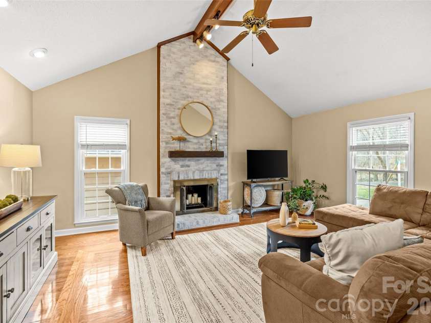 9619 Radner Lane, Charlotte, NC 28277.  MLS# CAR4344112, YatesRealty ID 4646. 