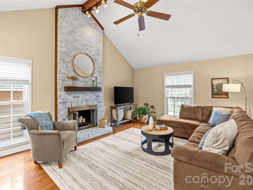 9619 Radner Lane, Charlotte, NC 28277.  MLS# CAR4344112, YatesRealty ID 4646. 