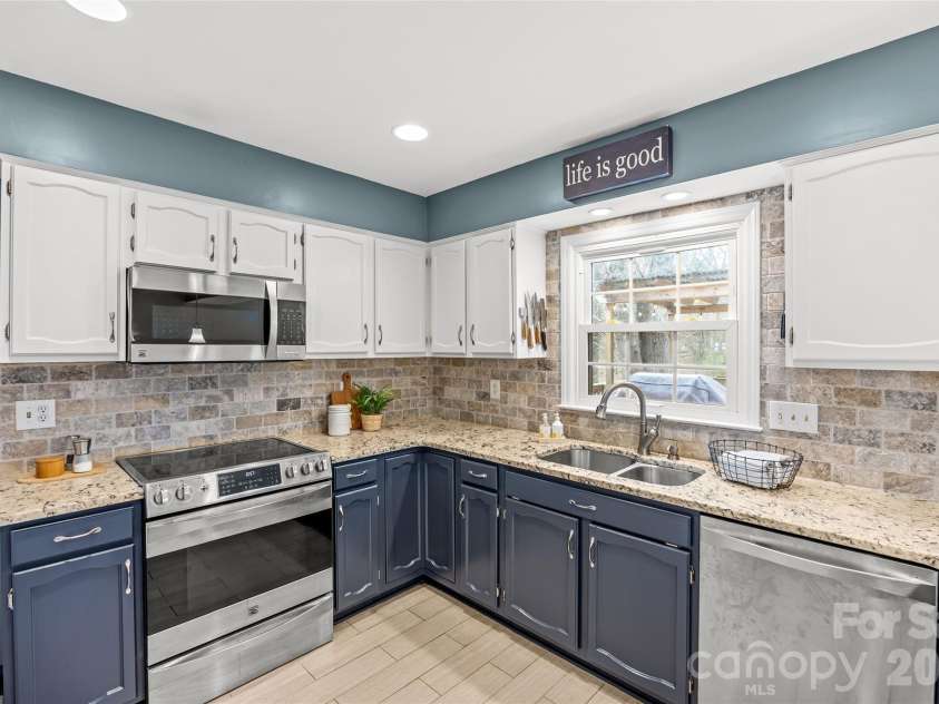 9619 Radner Lane, Charlotte, NC 28277.  MLS# CAR4344112, YatesRealty ID 4646. 