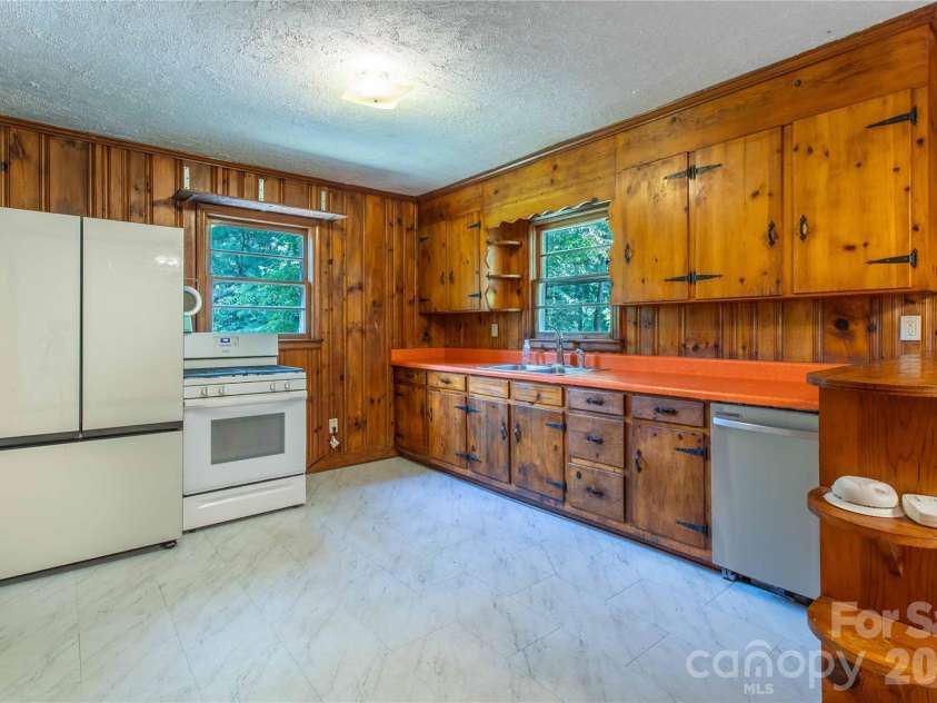 875 Mills Gap Road, Fletcher, NC 28732.  MLS# CAR4416274, YatesRealty ID 46461. 