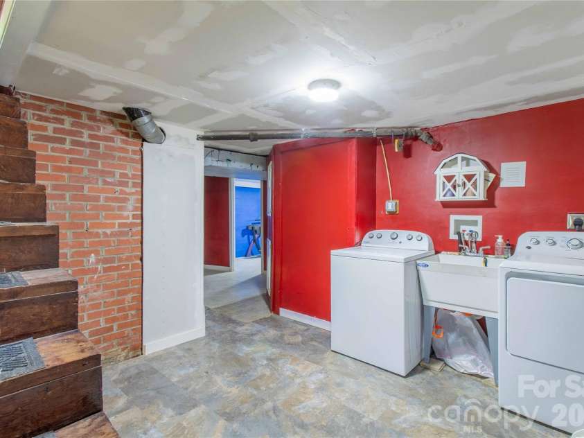 875 Mills Gap Road, Fletcher, NC 28732.  MLS# CAR4416274, YatesRealty ID 46461. 