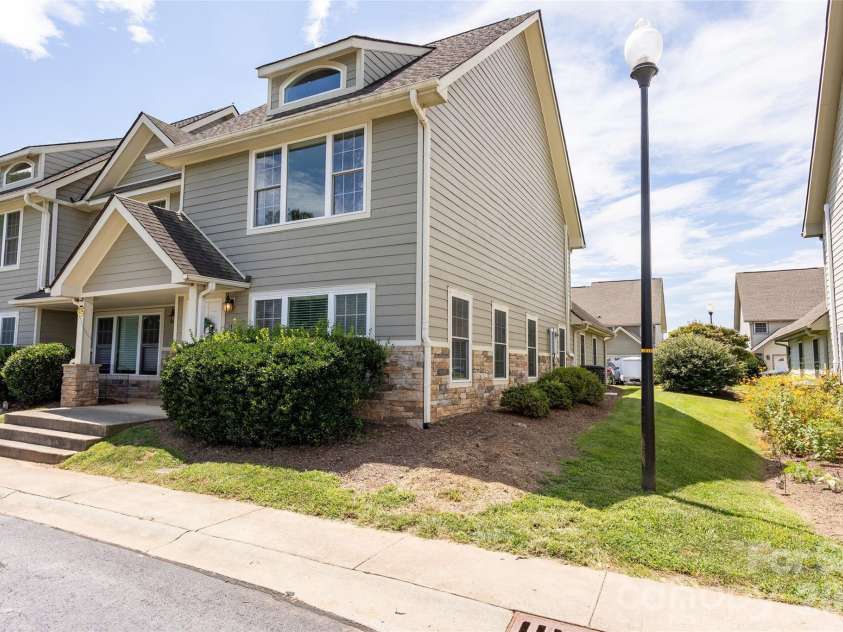 14 Rotunda Circle, Asheville, NC 28806.  MLS# CAR4416189, YatesRealty ID 46463. 