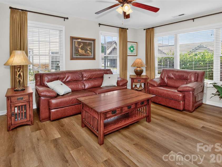 14 Rotunda Circle, Asheville, NC 28806.  MLS# CAR4416189, YatesRealty ID 46463. 