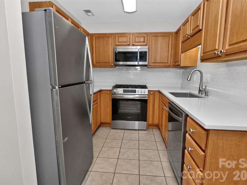 14 Rotunda Circle, Asheville, NC 28806.  MLS# CAR4416189, YatesRealty ID 46463. 