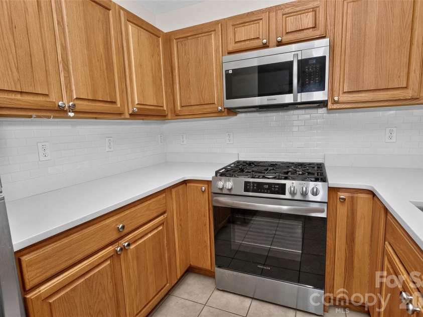14 Rotunda Circle, Asheville, NC 28806.  MLS# CAR4416189, YatesRealty ID 46463. 