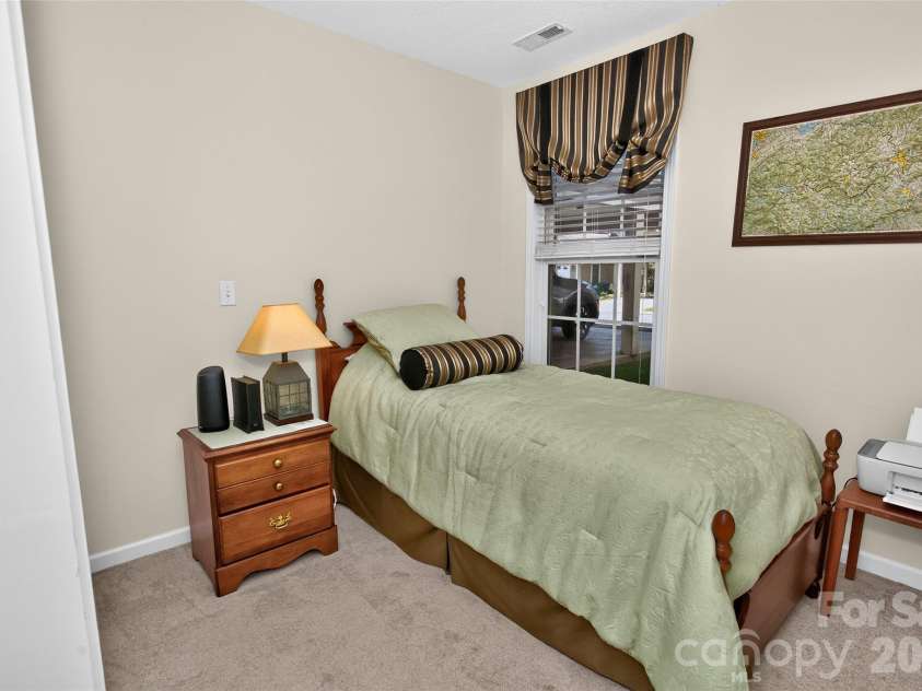 14 Rotunda Circle, Asheville, NC 28806.  MLS# CAR4416189, YatesRealty ID 46463. 