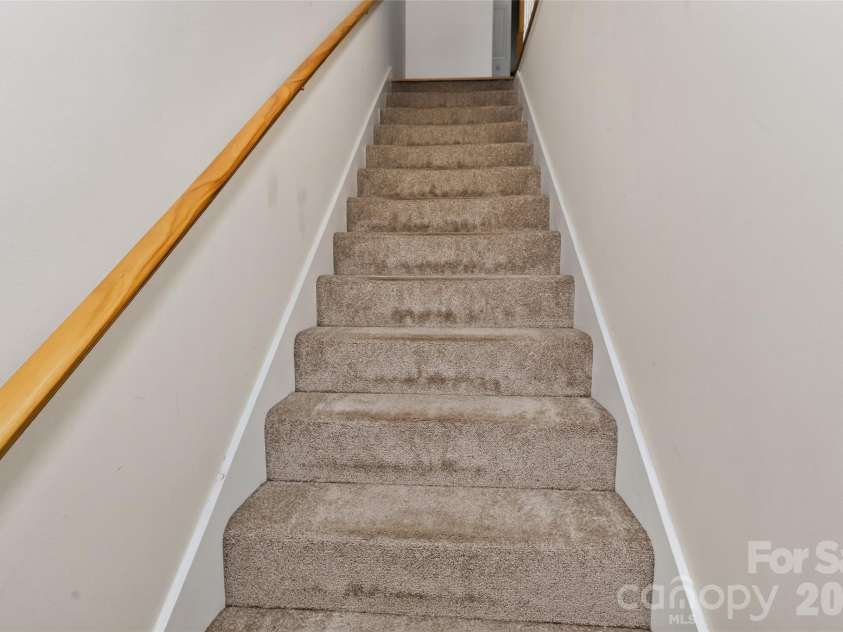 14 Rotunda Circle, Asheville, NC 28806.  MLS# CAR4416189, YatesRealty ID 46463. 