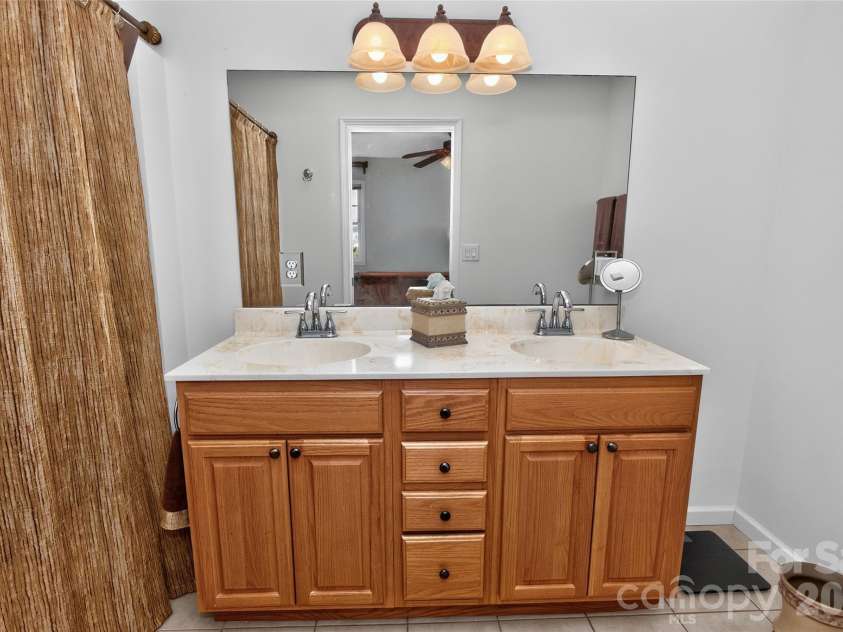 14 Rotunda Circle, Asheville, NC 28806.  MLS# CAR4416189, YatesRealty ID 46463. 