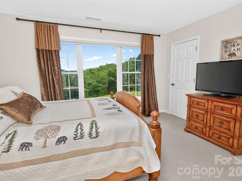 14 Rotunda Circle, Asheville, NC 28806.  MLS# CAR4416189, YatesRealty ID 46463. 