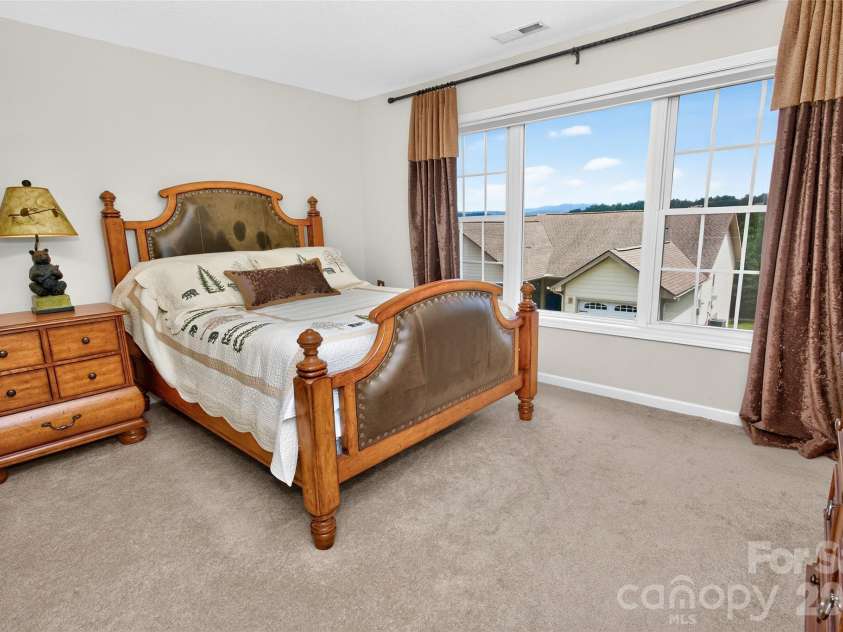 14 Rotunda Circle, Asheville, NC 28806.  MLS# CAR4416189, YatesRealty ID 46463. 