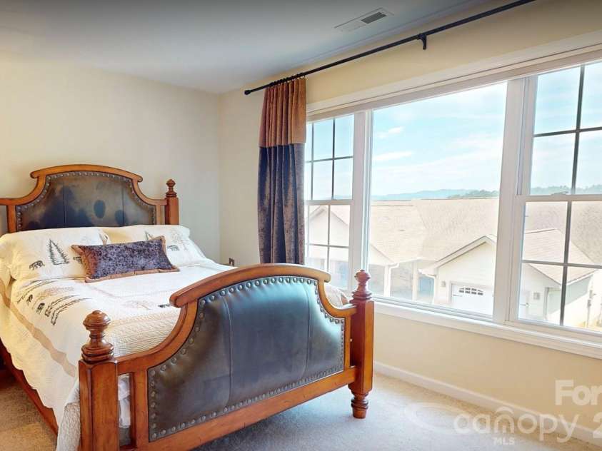 14 Rotunda Circle, Asheville, NC 28806.  MLS# CAR4416189, YatesRealty ID 46463. 