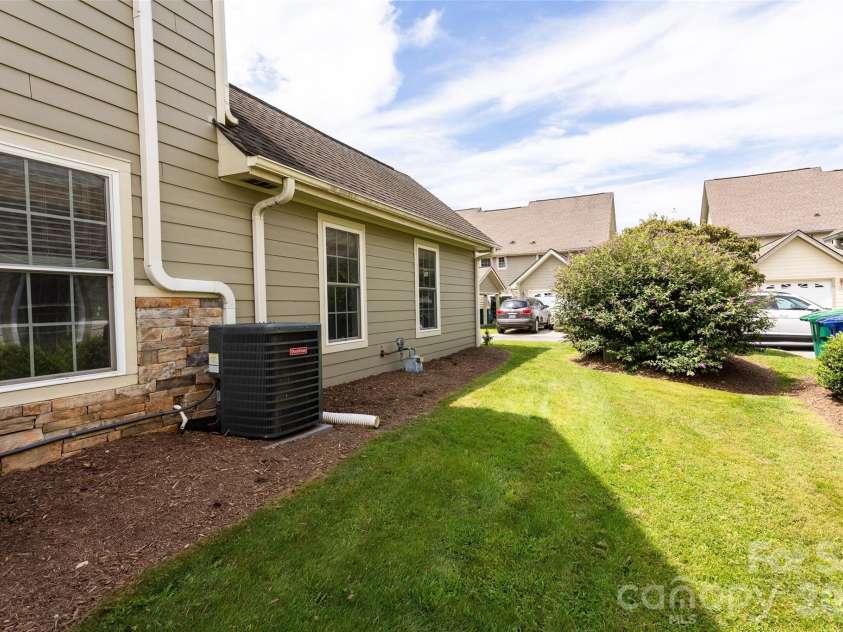 14 Rotunda Circle, Asheville, NC 28806.  MLS# CAR4416189, YatesRealty ID 46463. 